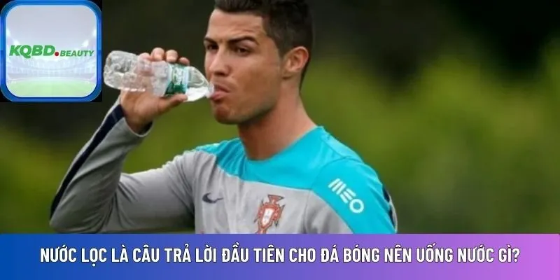 đá bóng nên uống nước gì?
